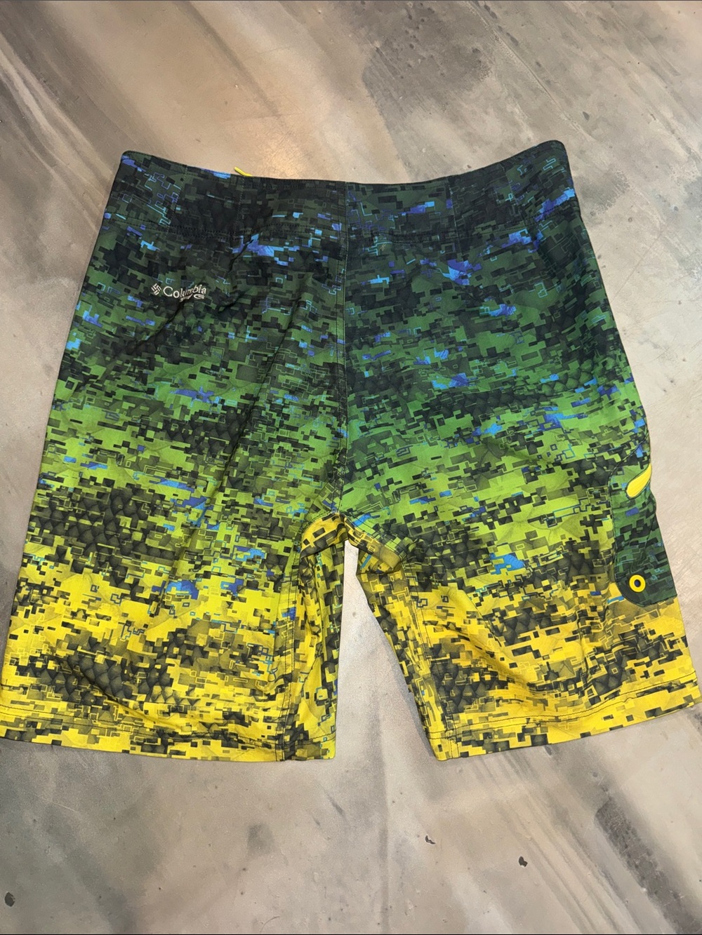 Columbia PFG Board Shorts Mens 34 Green Yellow Digital Camo Swim Fishing Trunks - Picture 2 of 5